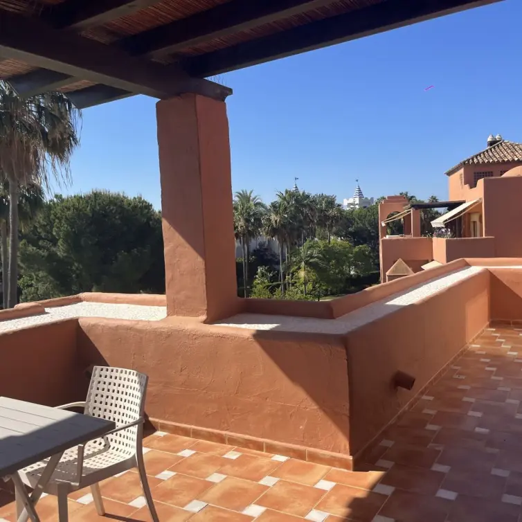 Продажа апартаментов на среднем этаже в Estepona