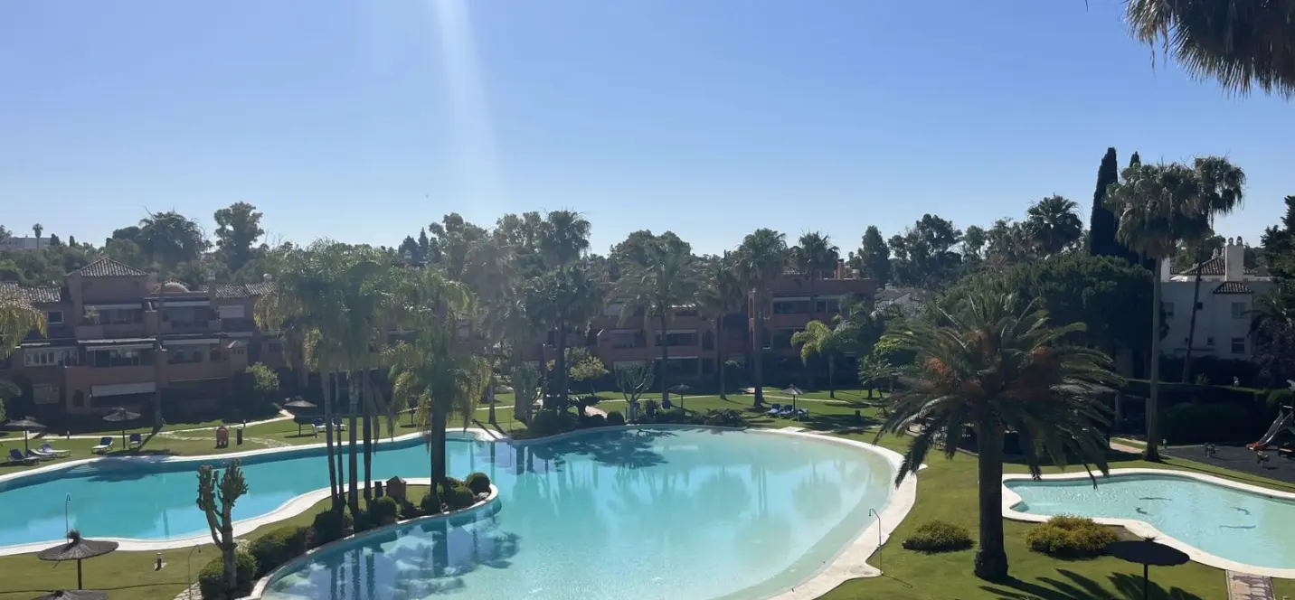 Продажа апартаментов на среднем этаже в Estepona 3