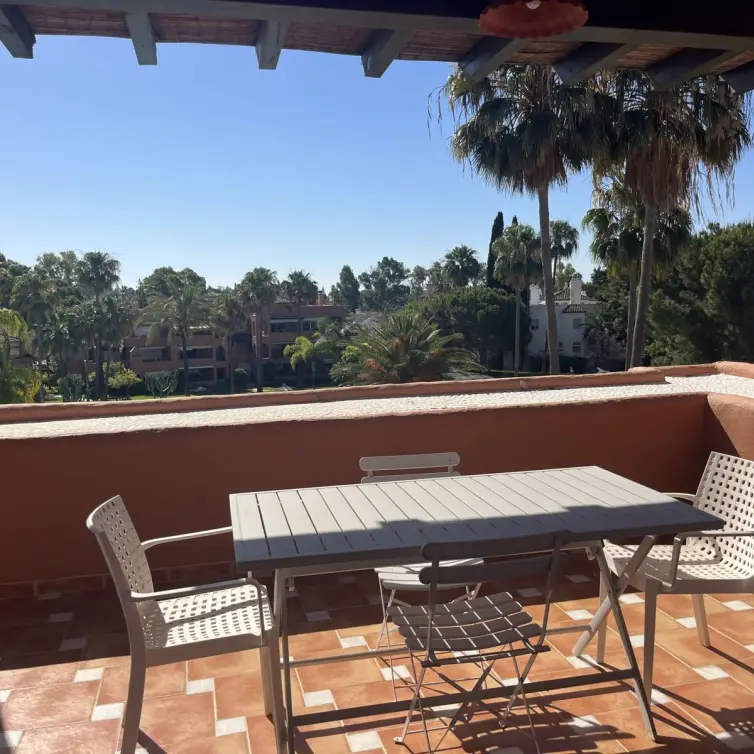 Продажа апартаментов на среднем этаже в Estepona