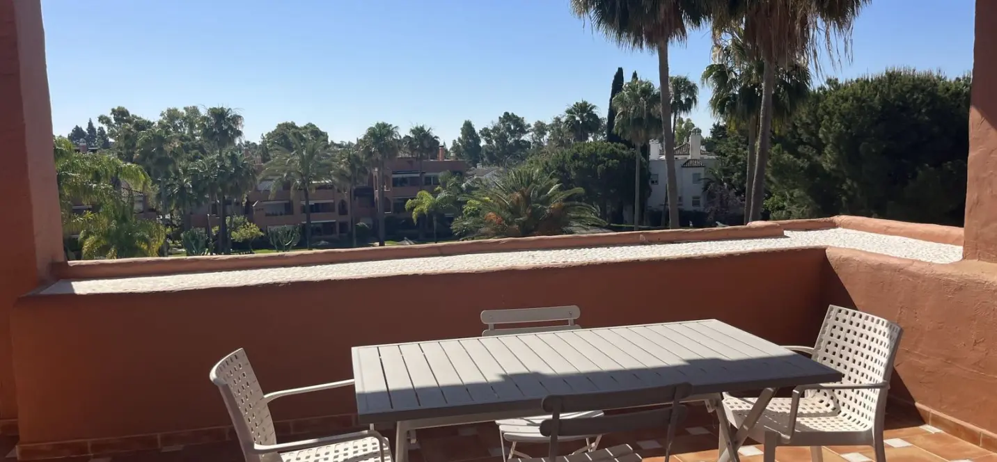Продажа апартаментов на среднем этаже в Estepona 4