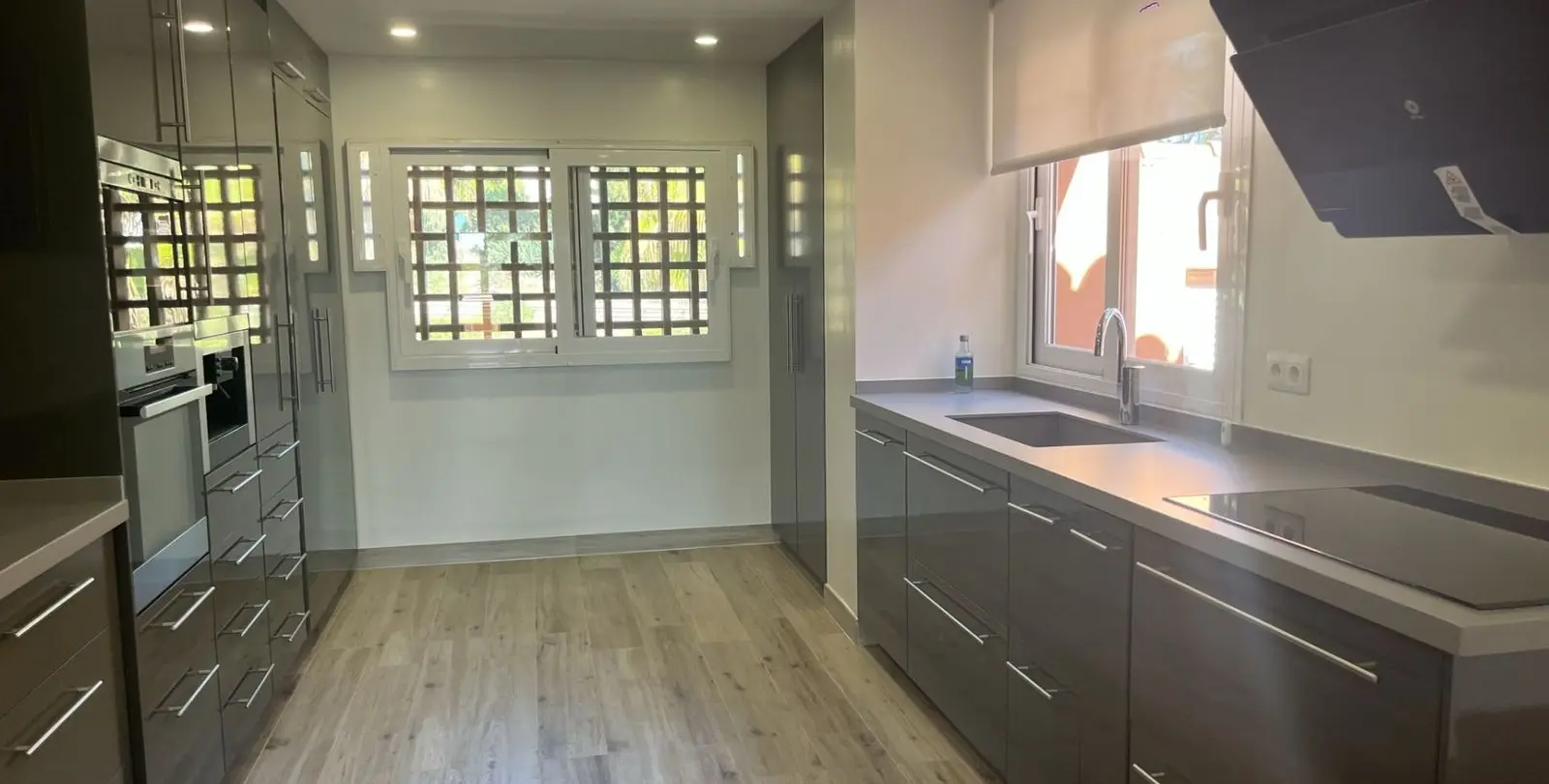 Продажа апартаментов на среднем этаже в Estepona 6