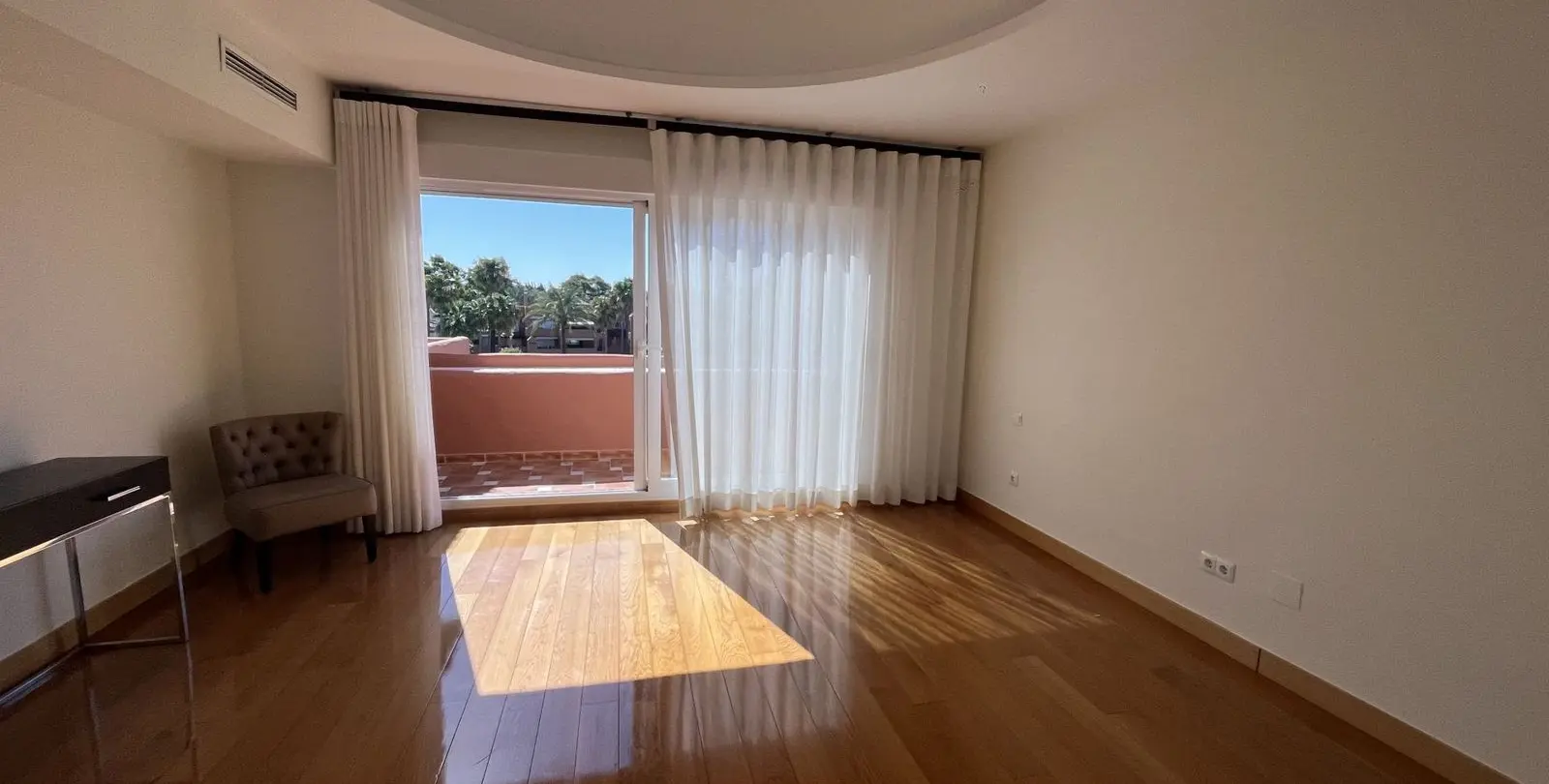 Продажа апартаментов на среднем этаже в Estepona 9