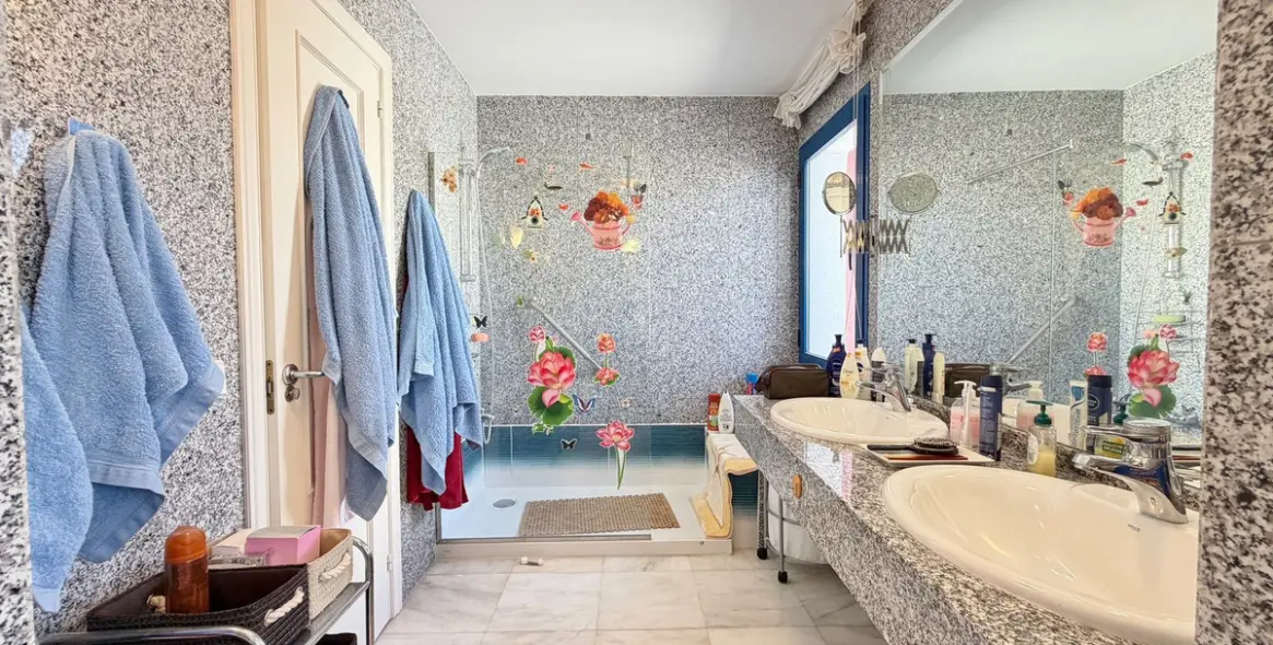 Sale of middle floor apartment in Marbella 15