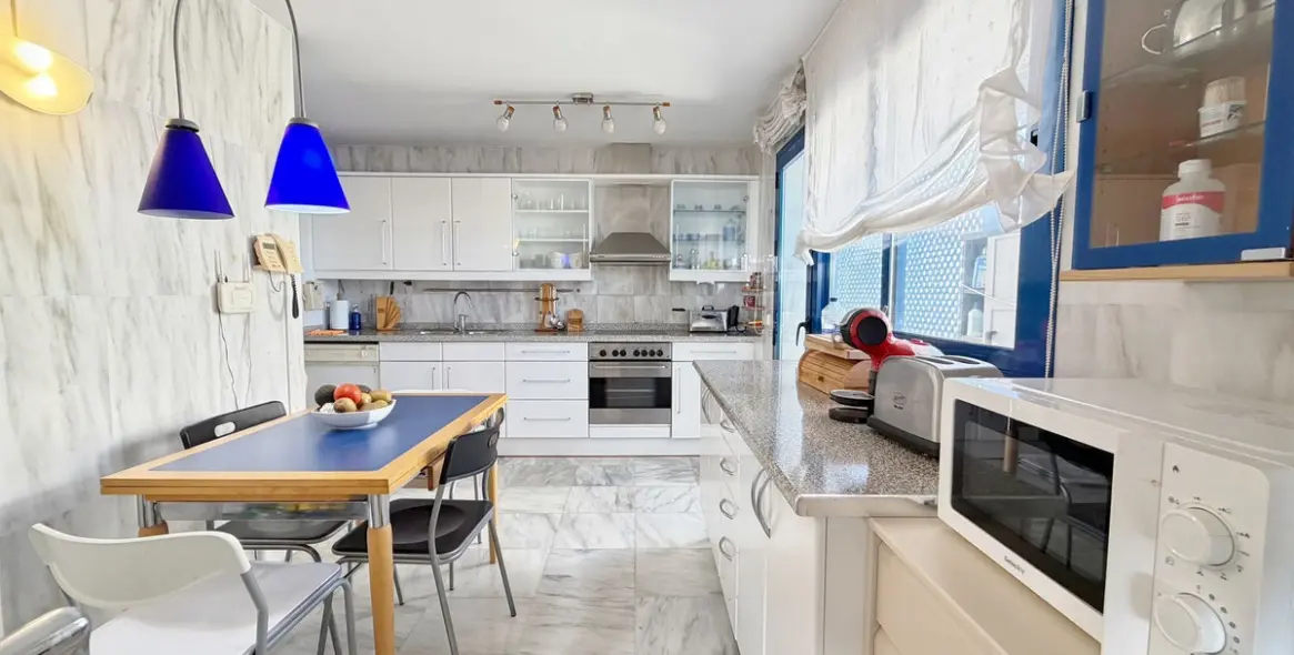 Sale of middle floor apartment in Marbella 17