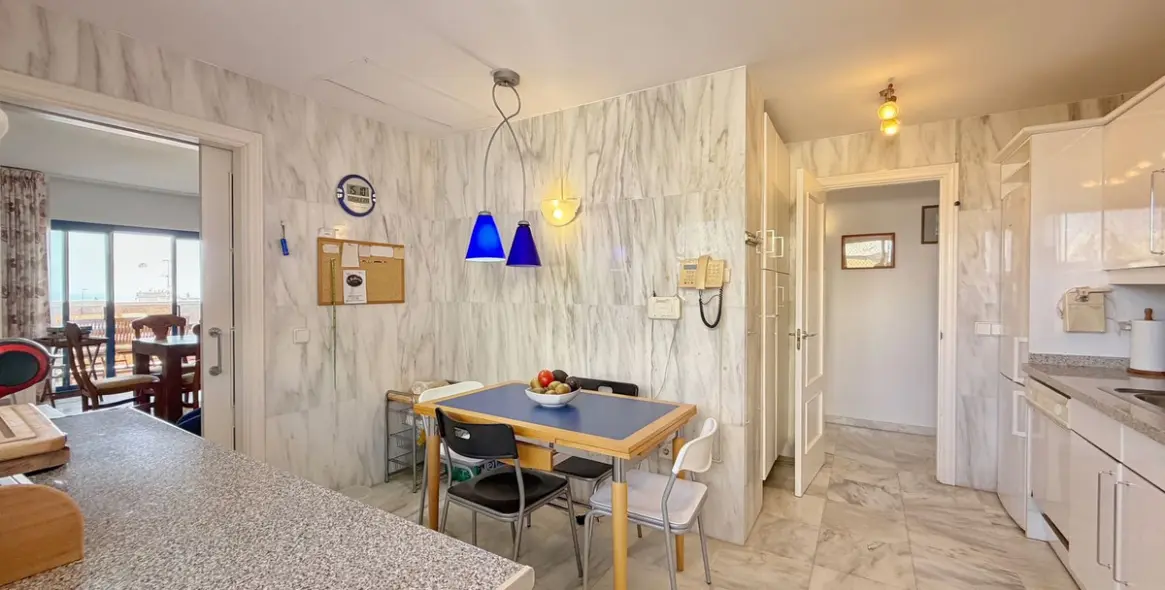 Sale of middle floor apartment in Marbella 19