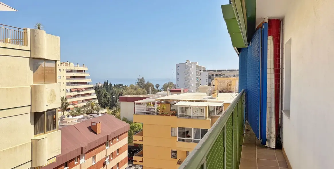 Sale of middle floor apartment in Marbella 21