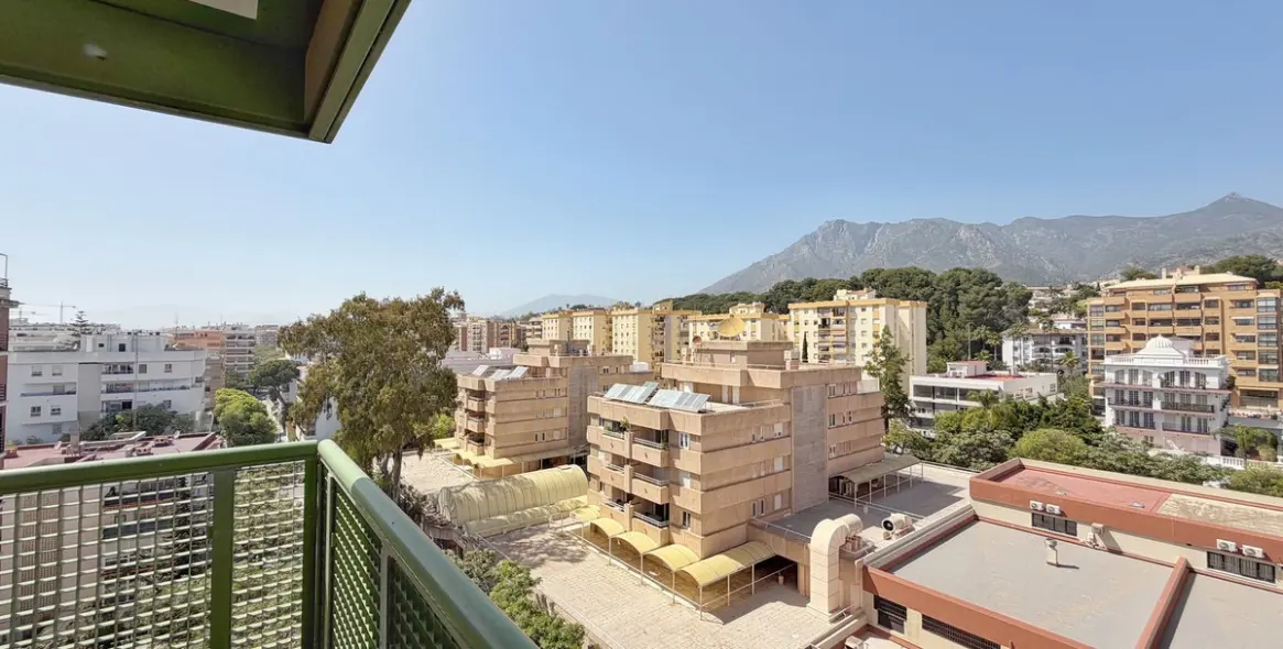 Sale of middle floor apartment in Marbella 24