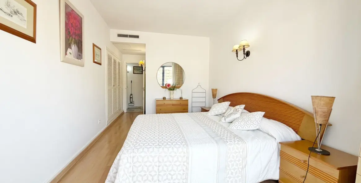 Sale of middle floor apartment in Marbella 37