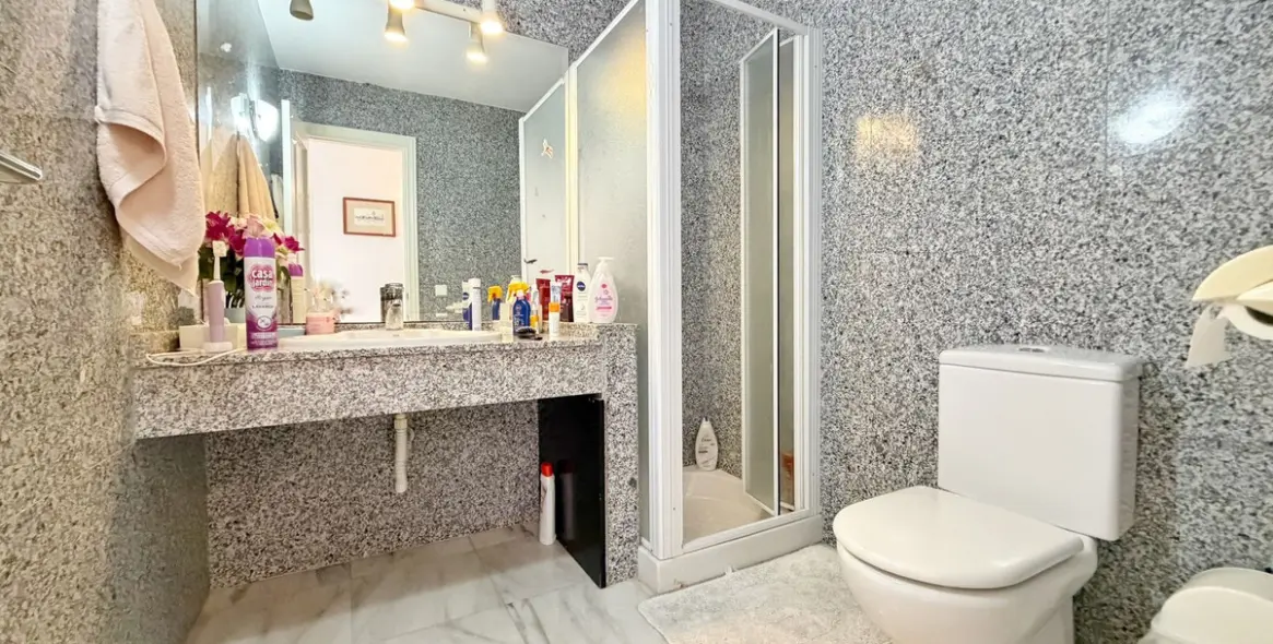 Sale of middle floor apartment in Marbella 44