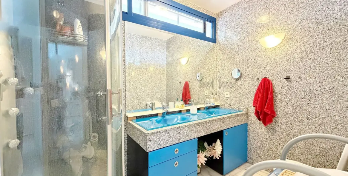 Sale of middle floor apartment in Marbella 46