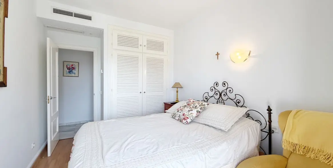 Sale of middle floor apartment in Marbella 57