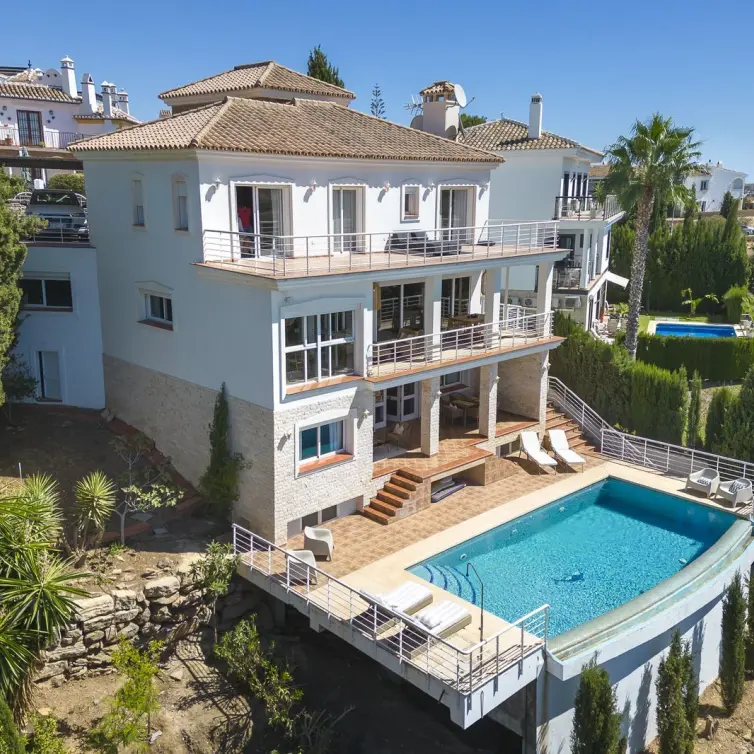 Продажа  отдельно стоящей виллы в Mijas