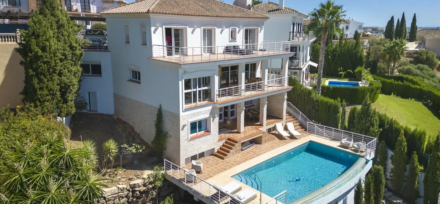 Продажа  отдельно стоящей виллы в Mijas 0