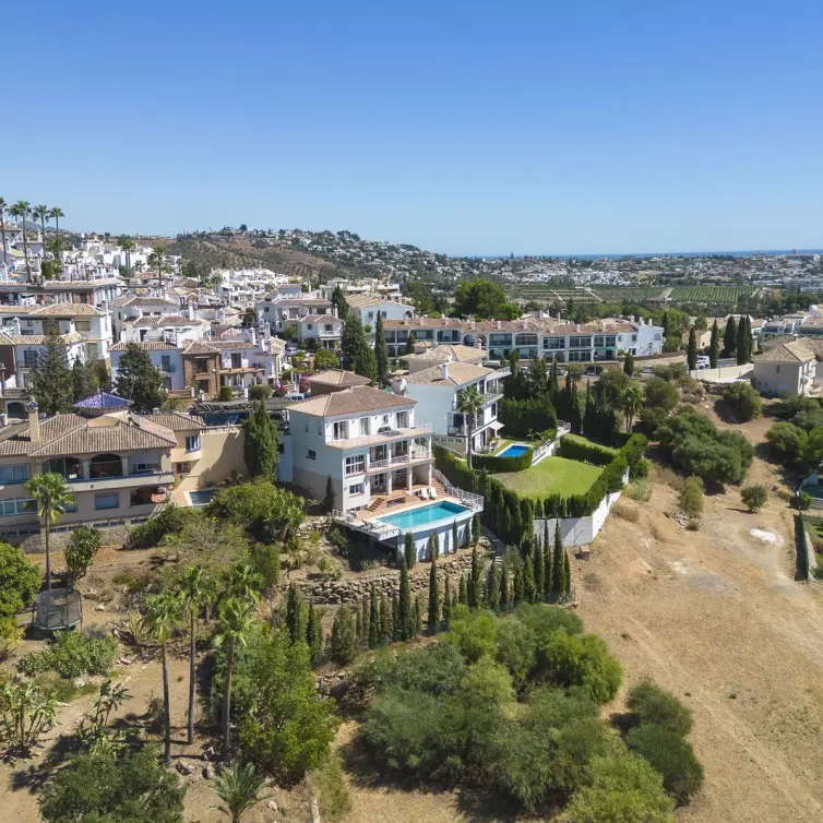 Продажа  отдельно стоящей виллы в Mijas