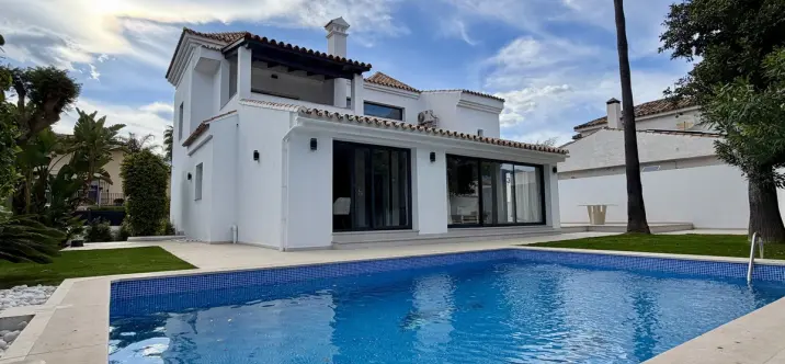 Long-term rent of detached villa in Puerto Banús 0