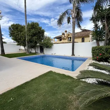 Long-term rent of detached villa in Puerto Banús