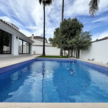 Long-term rent of detached villa in Puerto Banús