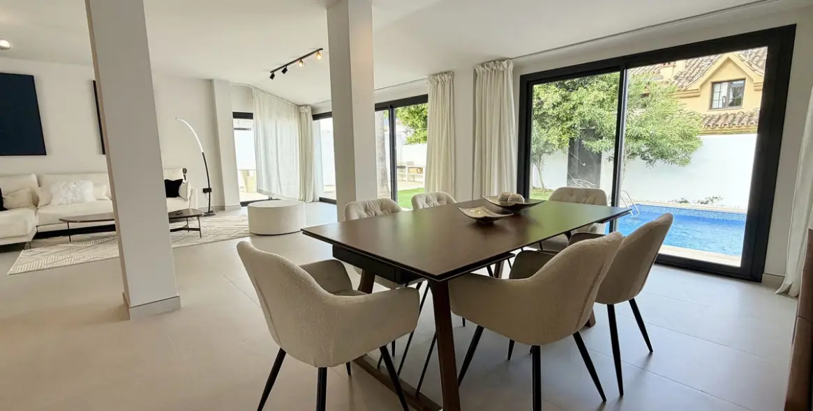 Alquiler a largo plazo de villa independiente en Puerto Banús 8