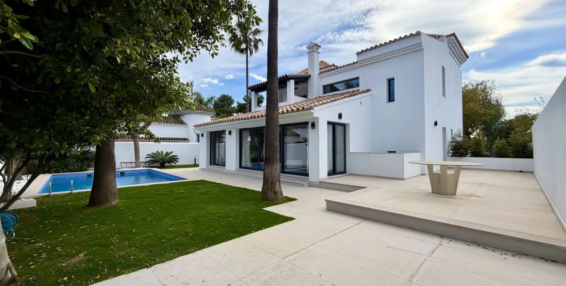 Alquiler a largo plazo de villa independiente en Puerto Banús 43