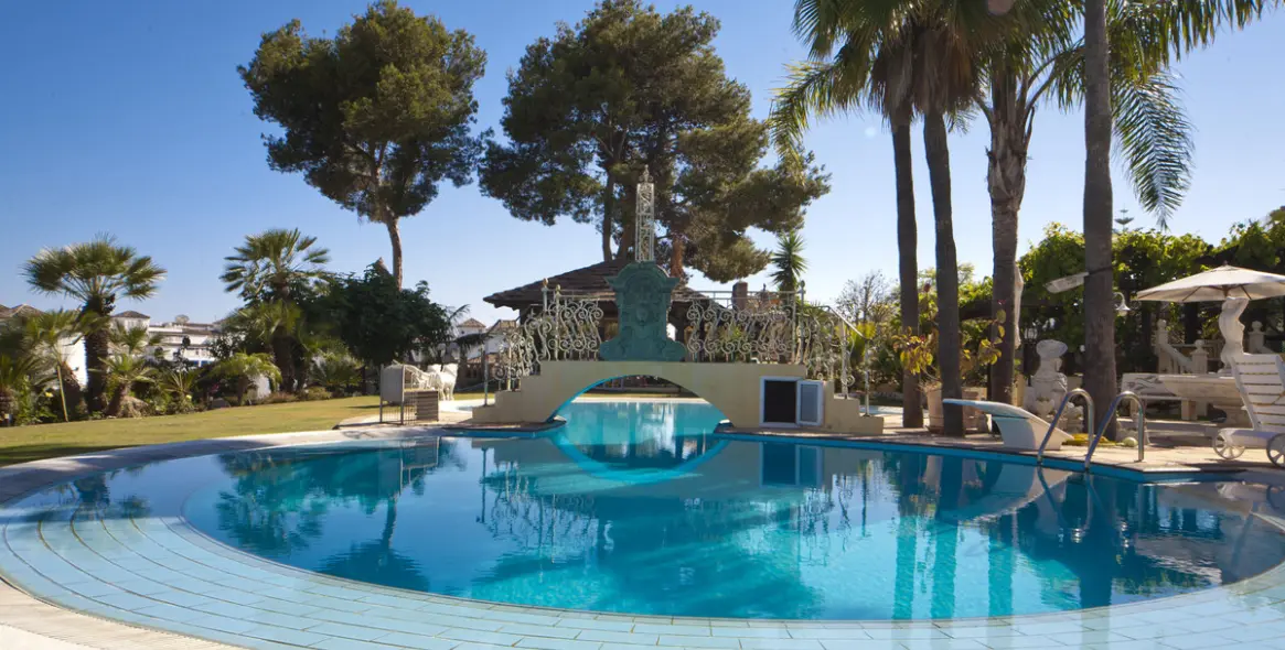 Venta de villa independiente en Nueva Andalucía 3