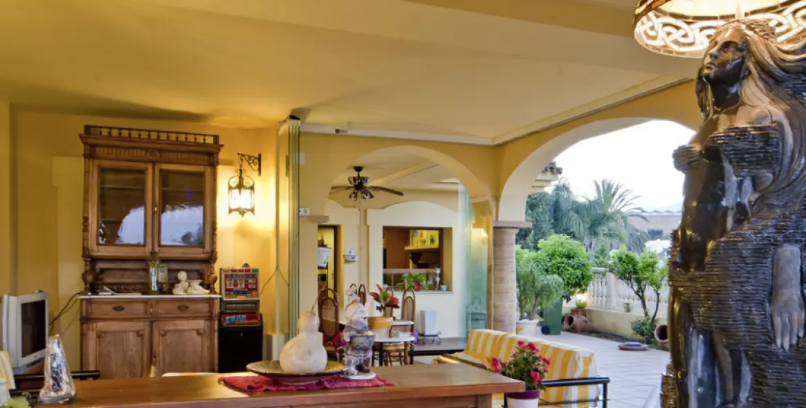 Venta de villa independiente en Nueva Andalucía 4