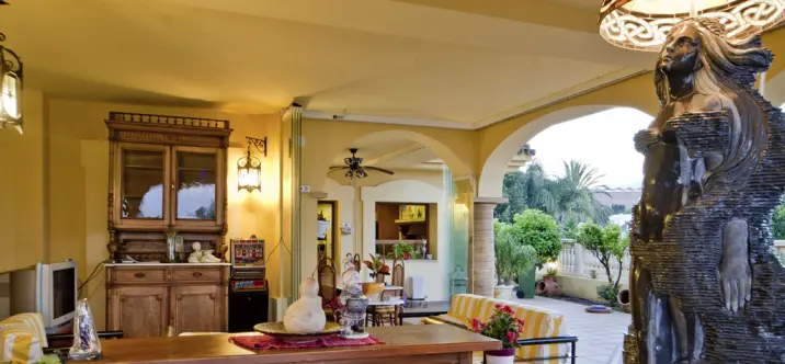 Venta de villa independiente en Nueva Andalucía 3