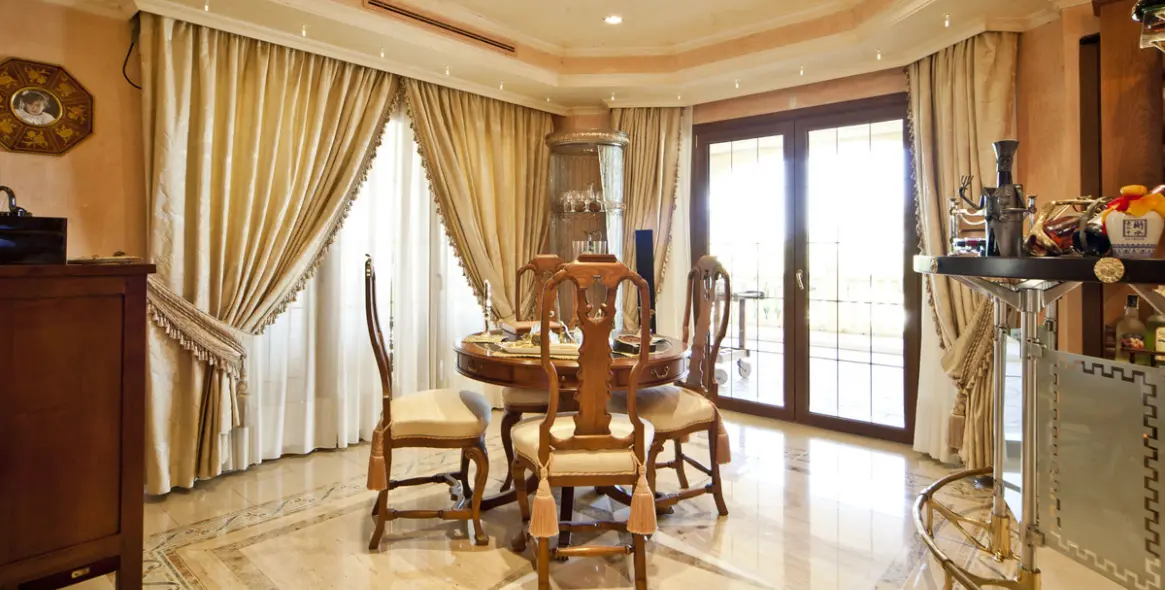 Venta de villa independiente en Nueva Andalucía 9