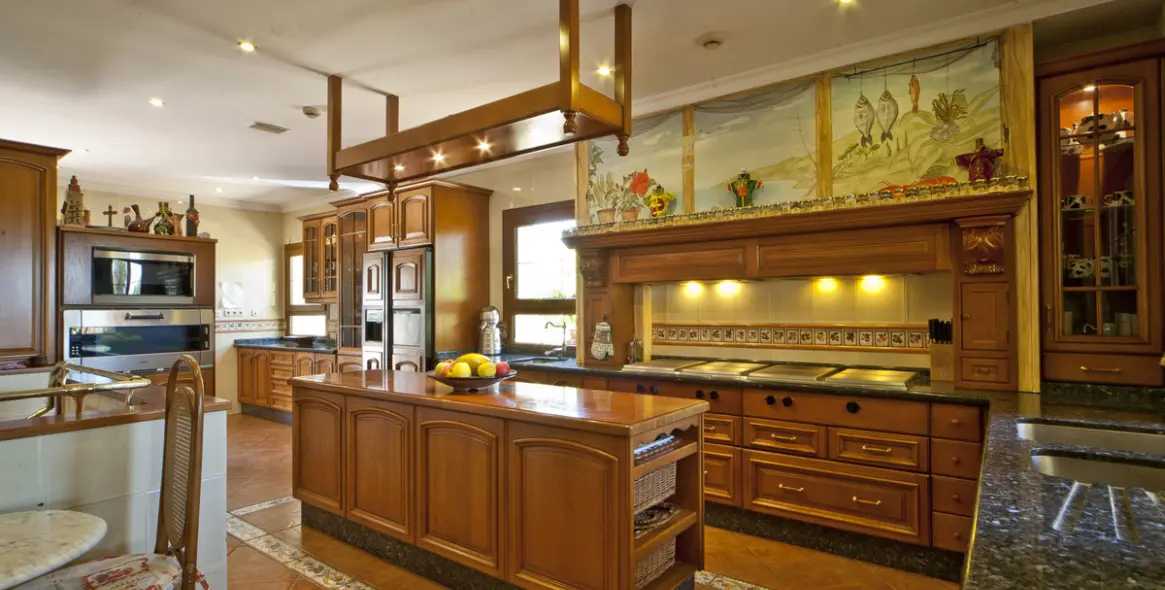 Venta de villa independiente en Nueva Andalucía 13