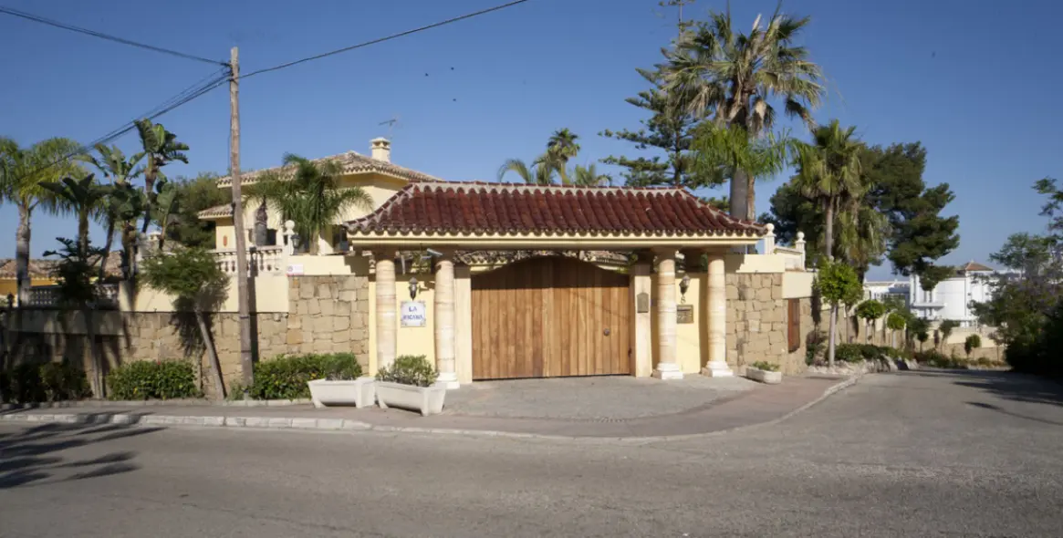 Venta de villa independiente en Nueva Andalucía 14