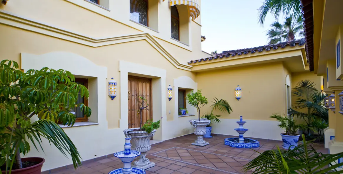 Venta de villa independiente en Nueva Andalucía 15