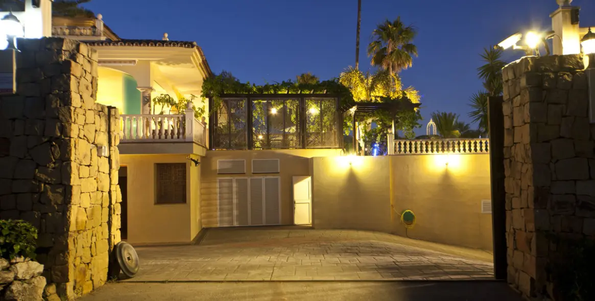 Venta de villa independiente en Nueva Andalucía 18