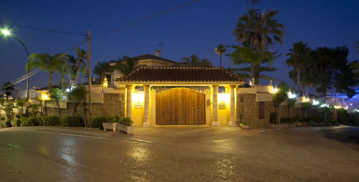 Venta de villa independiente en Nueva Andalucía 19