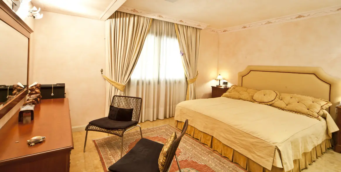 Venta de villa independiente en Nueva Andalucía 24