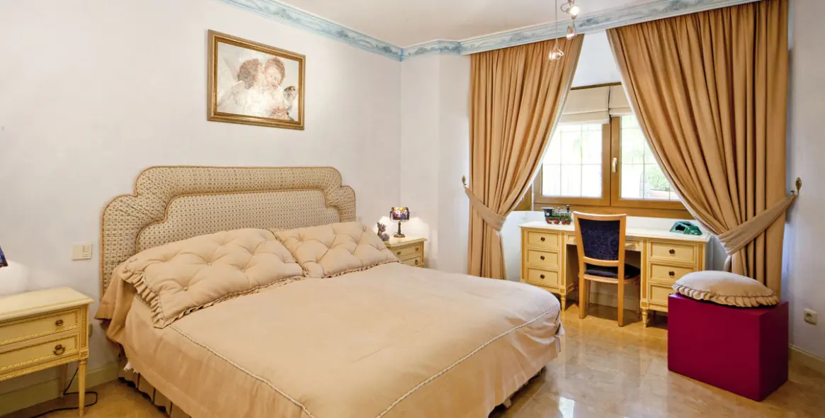 Venta de villa independiente en Nueva Andalucía 26