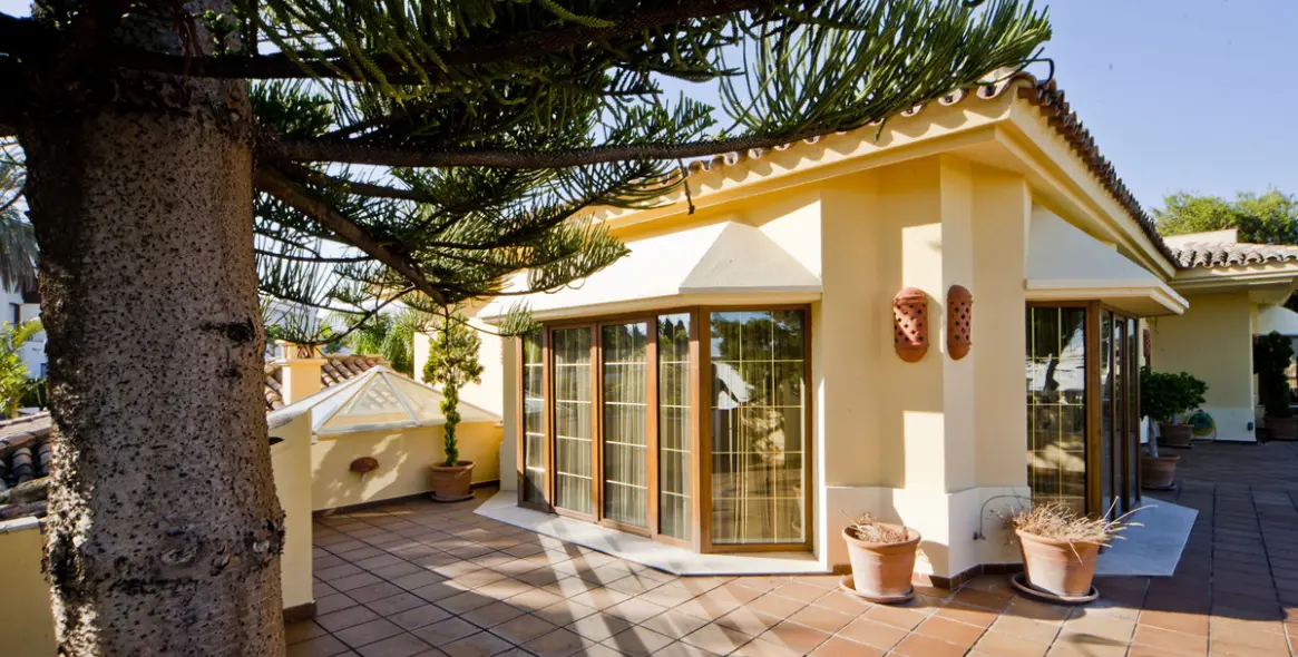 Venta de villa independiente en Nueva Andalucía 40