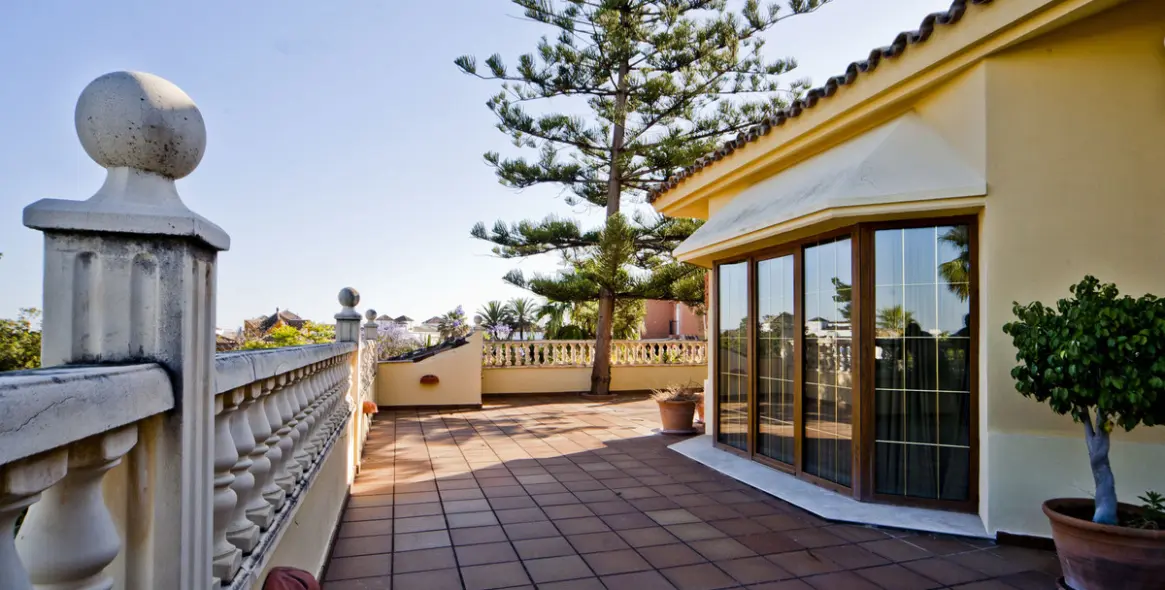 Venta de villa independiente en Nueva Andalucía 43