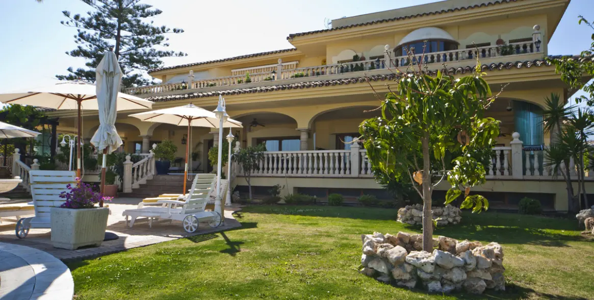 Venta de villa independiente en Nueva Andalucía 51