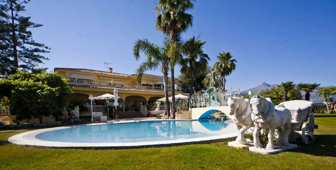 Venta de villa independiente en Nueva Andalucía 53