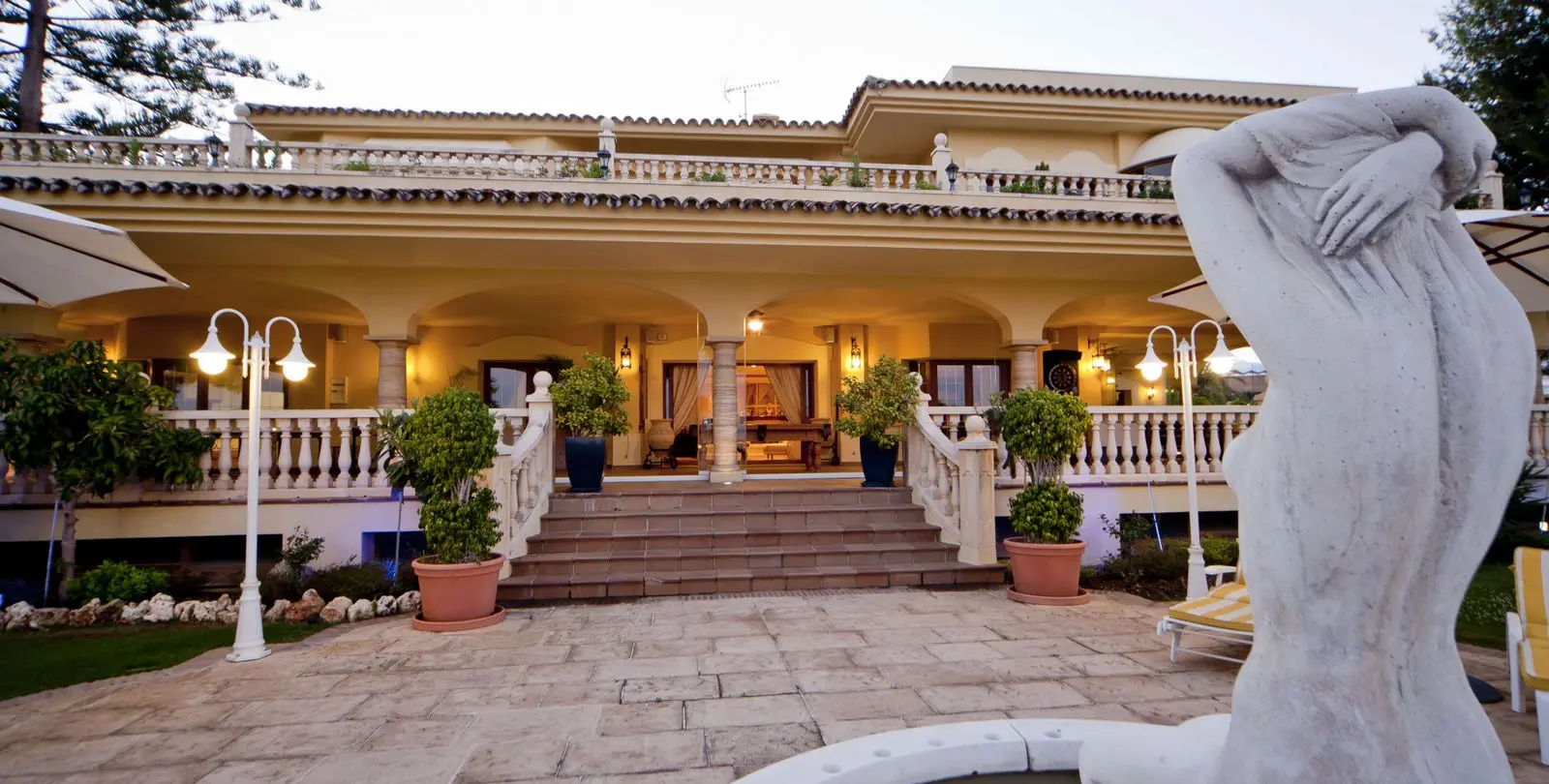 Продажа  отдельно стоящей виллы в Nueva Andalucía 6