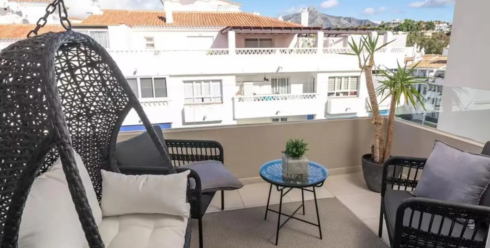 Long-term rent of middle floor apartment in Nueva Andalucía 1