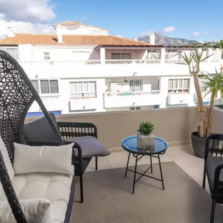 Long-term rent of middle floor apartment in Nueva Andalucía