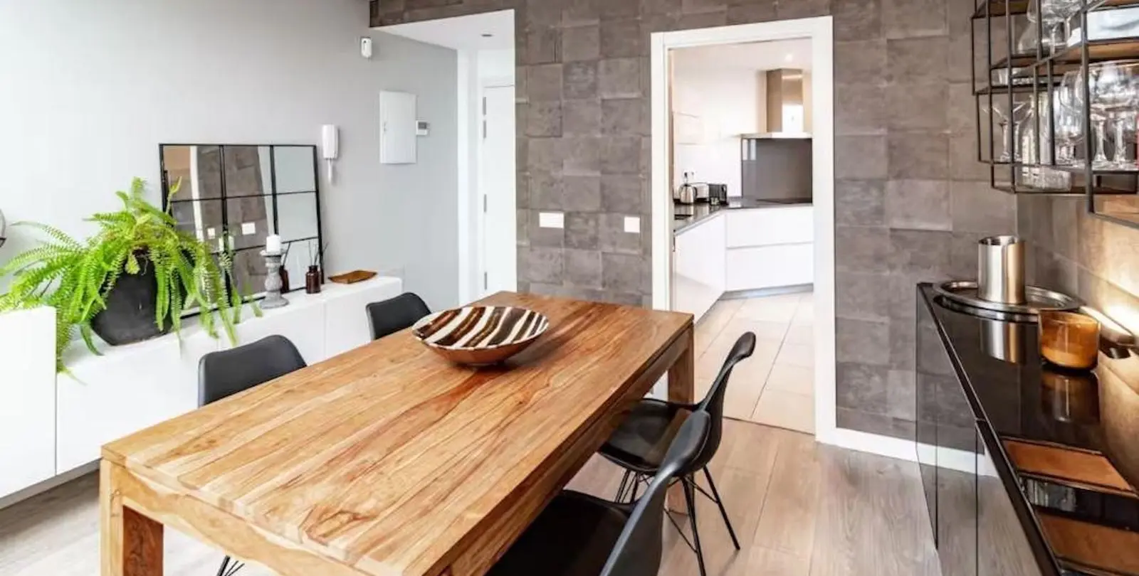 Long-term rent of middle floor apartment in Nueva Andalucía 12
