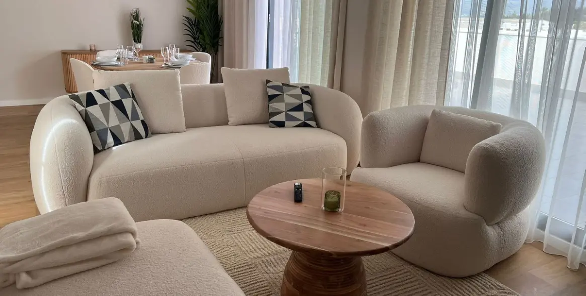 Long-term rent of penthouse in Las Lagunas 4