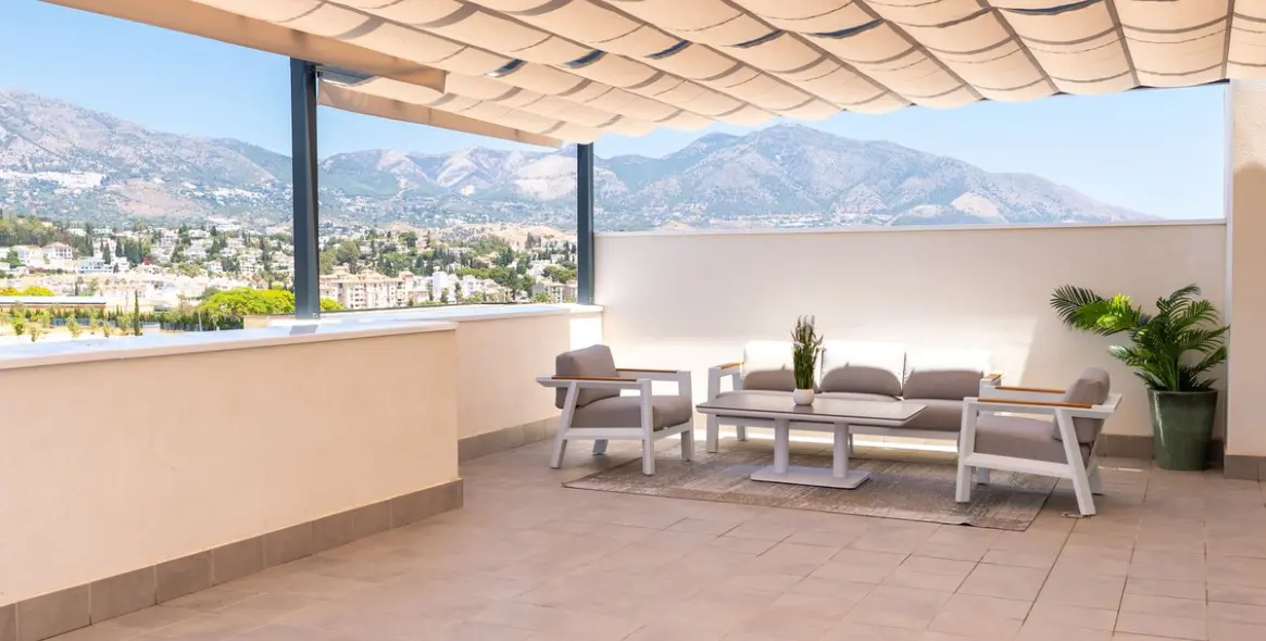 Long-term rent of penthouse in Las Lagunas 21