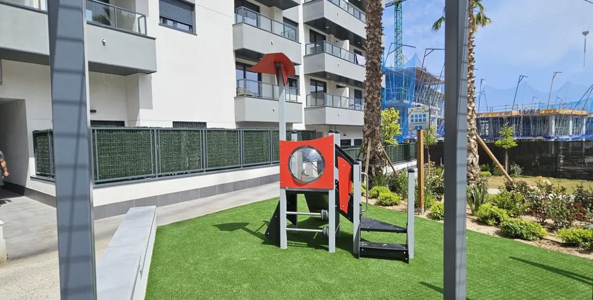 Long-term rent of penthouse in Las Lagunas 23
