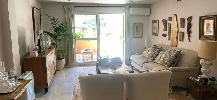 Venta de apartamento en planta media en The Golden Mile 2