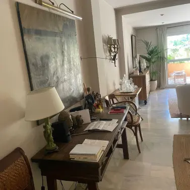 Venta de apartamento en planta media en The Golden Mile