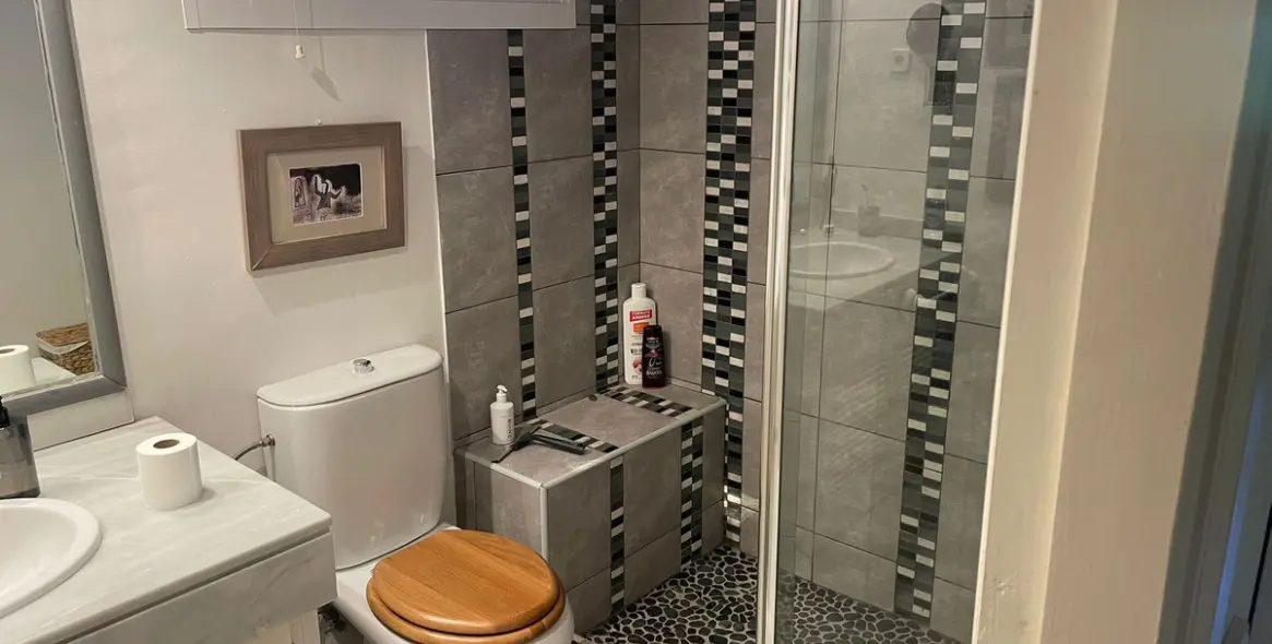 Venta de apartamento en planta media en The Golden Mile 10