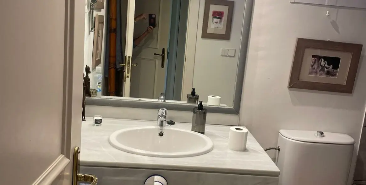 Venta de apartamento en planta media en The Golden Mile 11