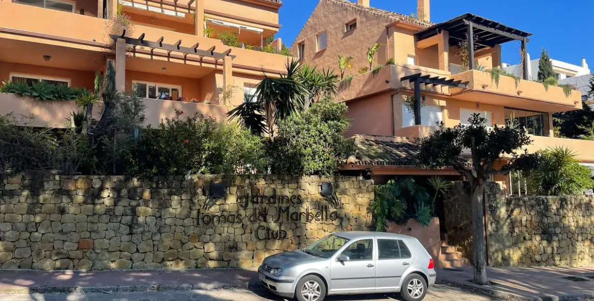 Venta de apartamento en planta media en The Golden Mile 13